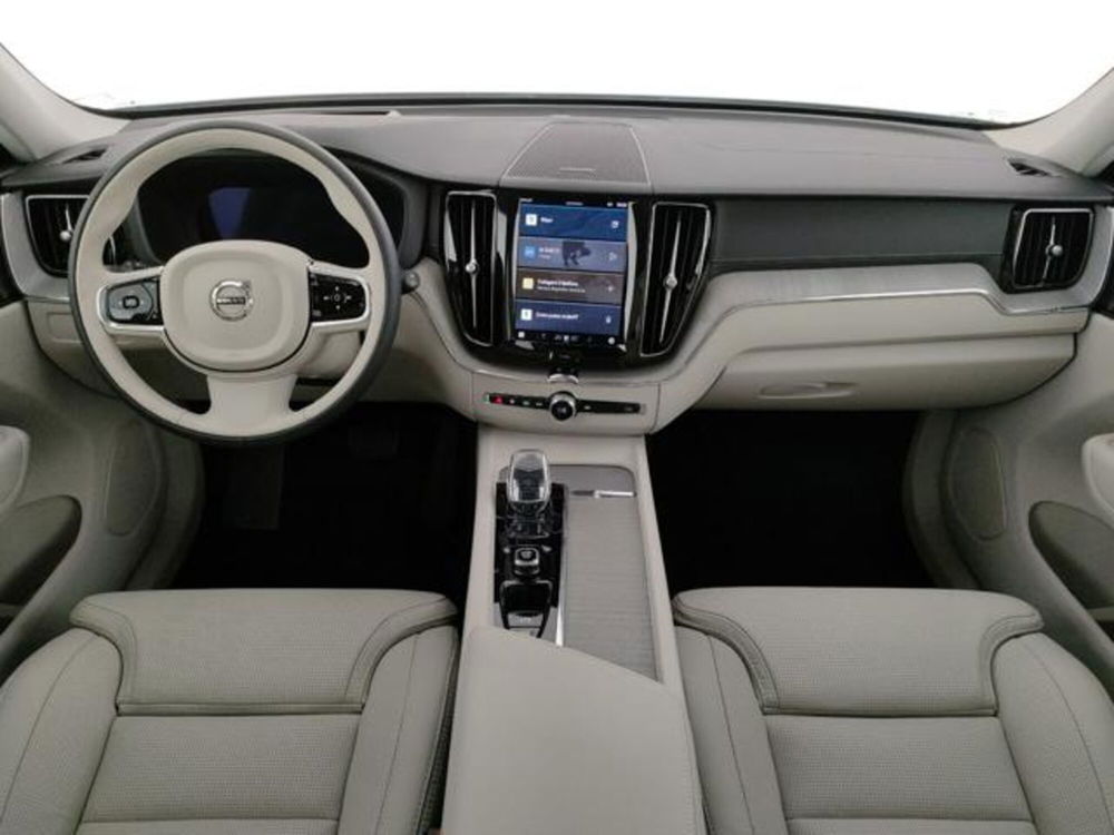 Volvo XC60 nuova a Modena (11)