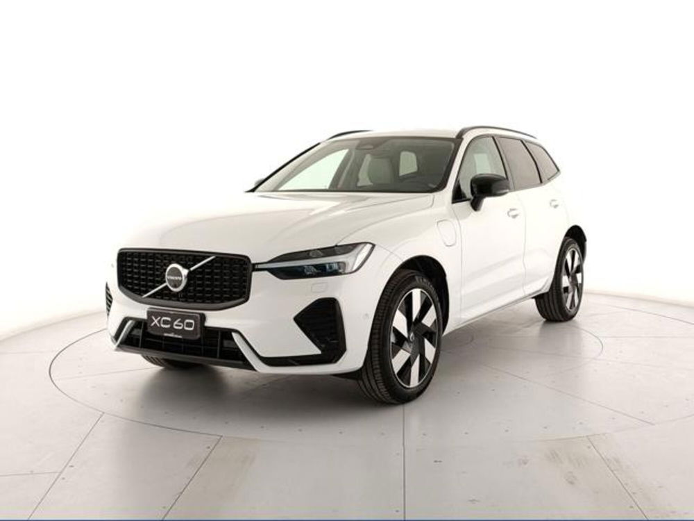 Volvo XC60 nuova a Modena (2)