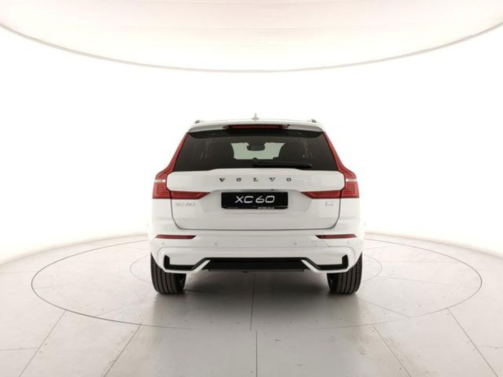 Volvo XC60 nuova a Modena (4)