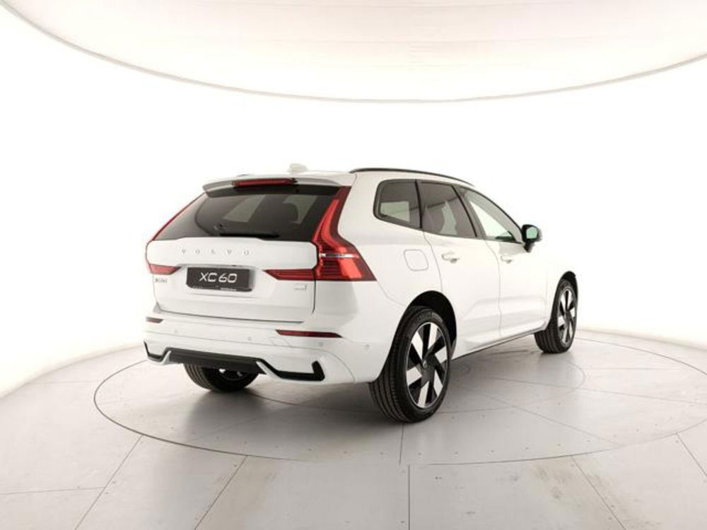 Volvo XC60 nuova a Modena (5)