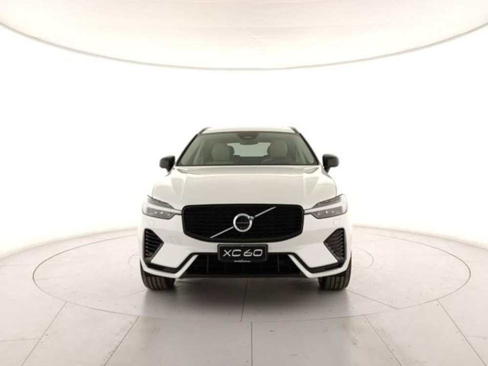 Volvo XC60 nuova a Modena (7)