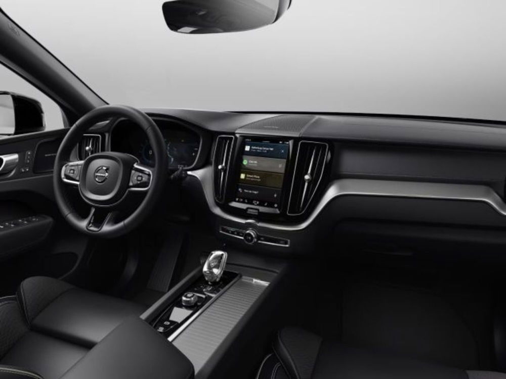 Volvo XC60 nuova a Modena (9)