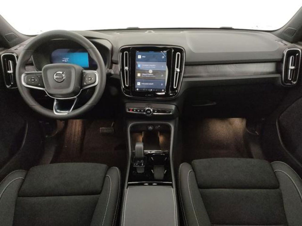 Volvo XC40 nuova a Modena (10)