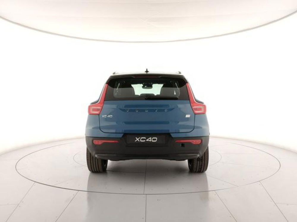 Volvo XC40 nuova a Modena (4)