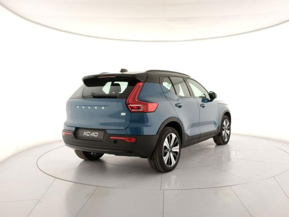 Volvo XC40 nuova a Modena (5)