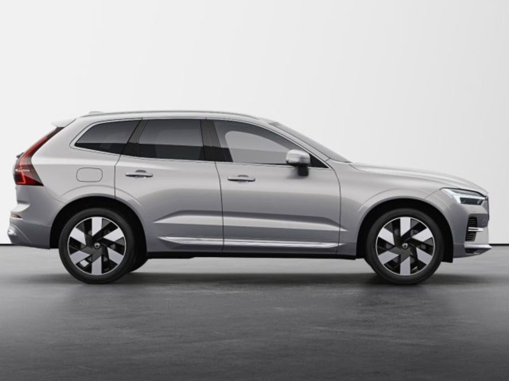 Volvo XC60 nuova a Modena (6)