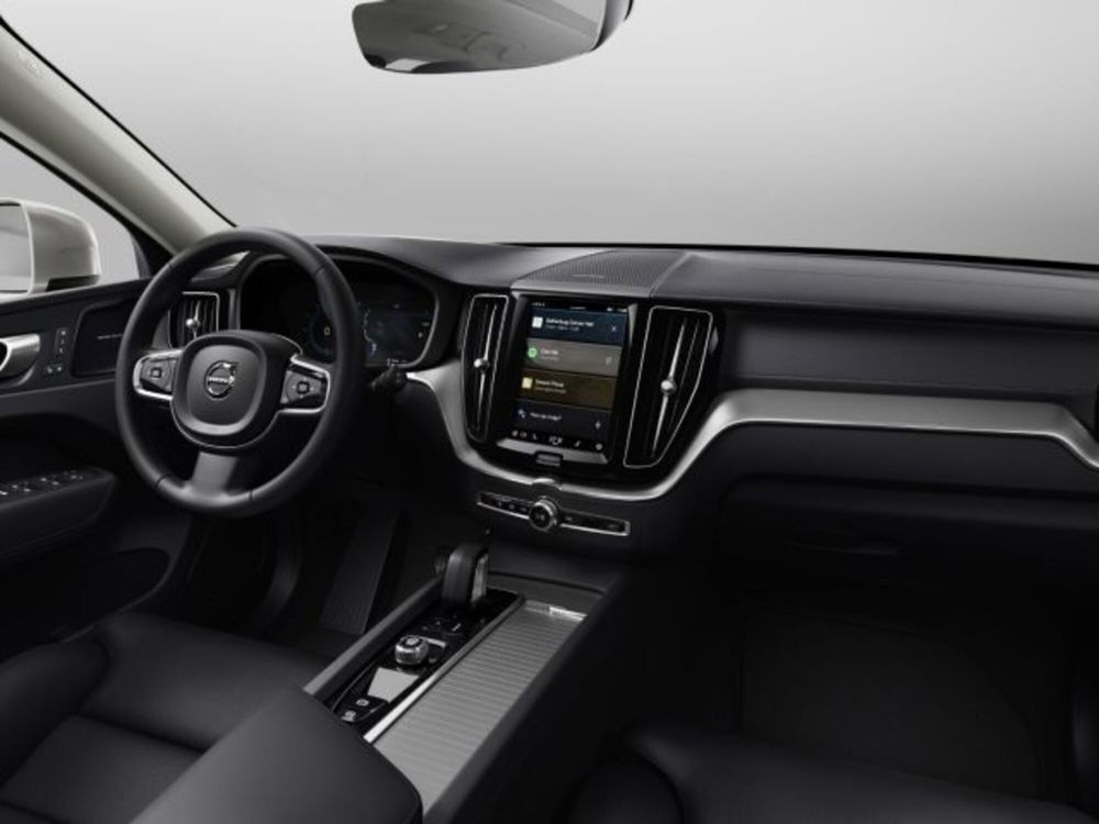 Volvo XC60 nuova a Modena (9)