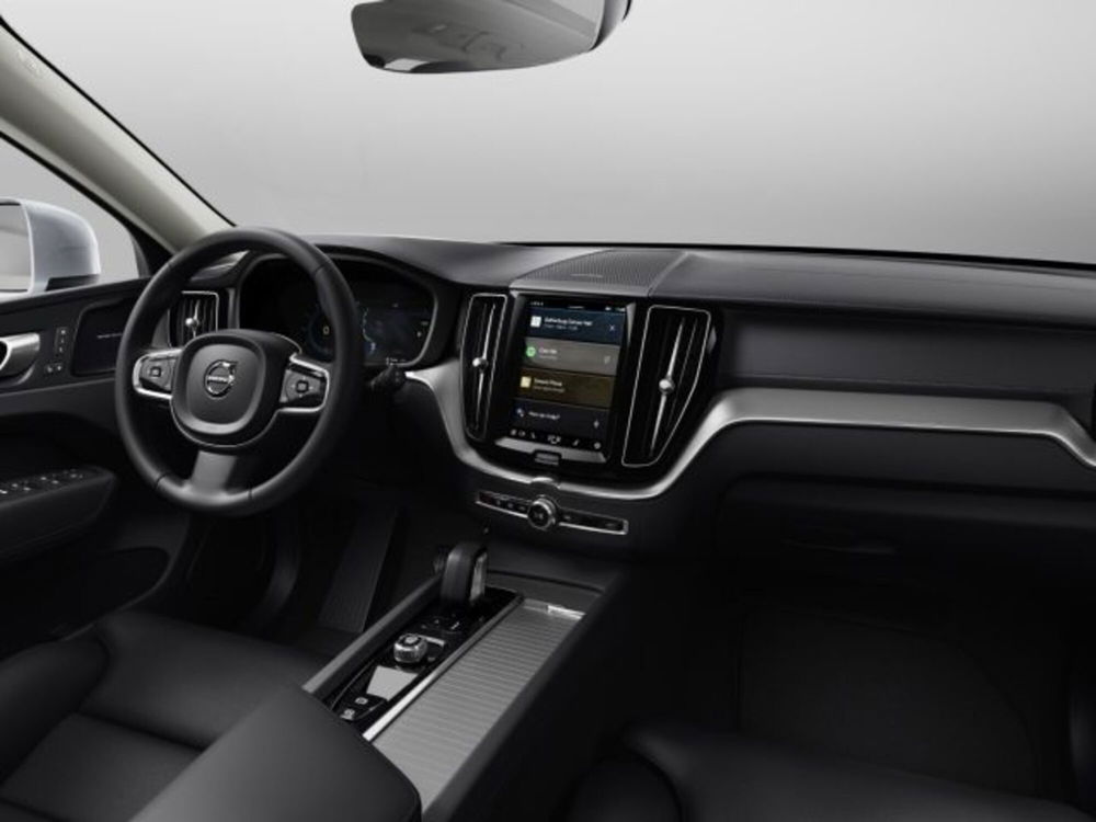 Volvo XC60 nuova a Modena (9)