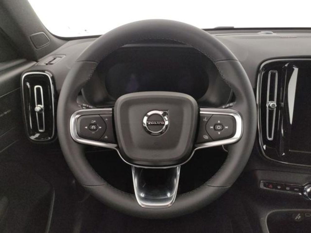 Volvo XC40 nuova a Modena (12)