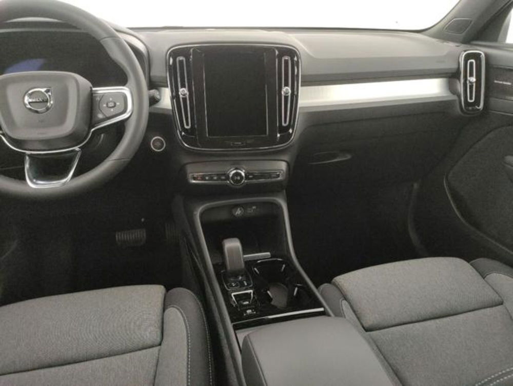 Volvo XC40 nuova a Modena (14)