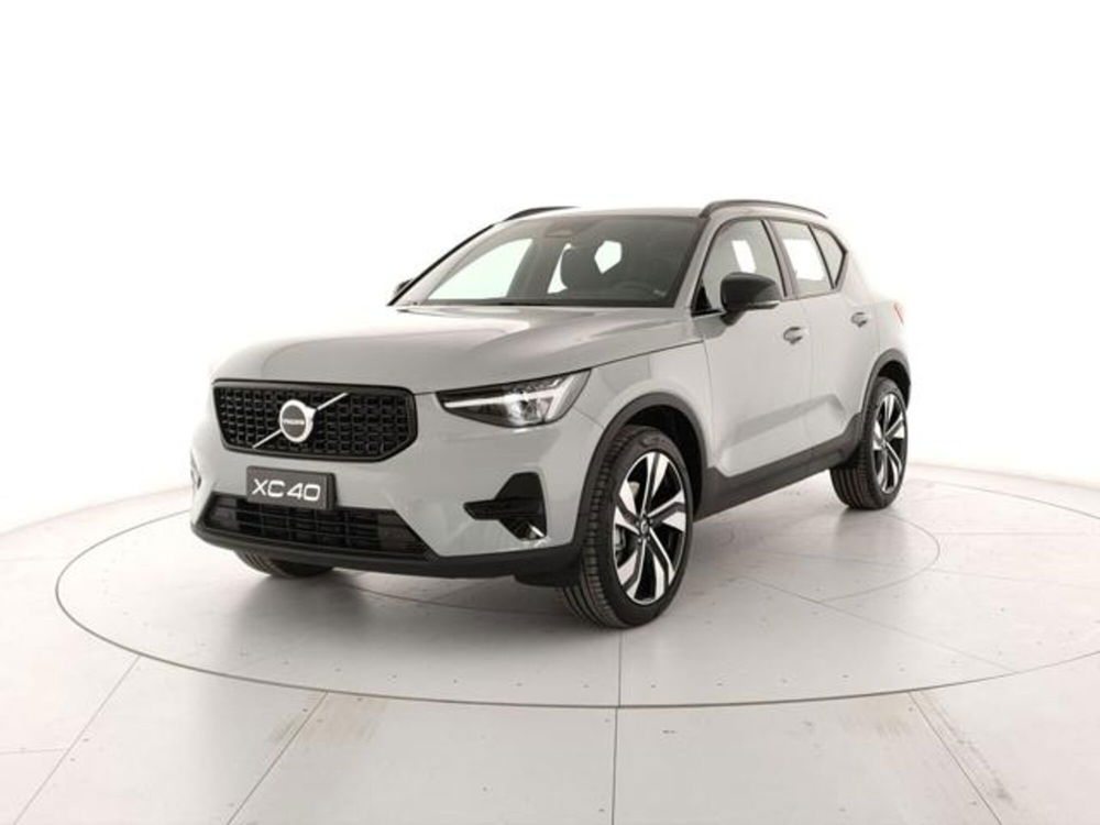 Volvo XC40 nuova a Modena (2)