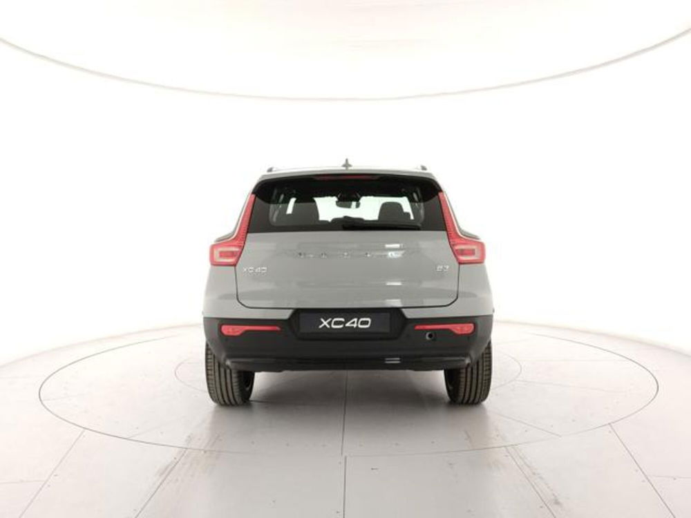 Volvo XC40 nuova a Modena (4)