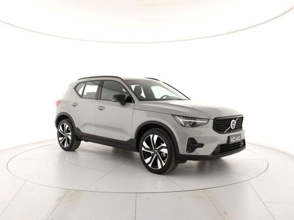 Volvo XC40 nuova a Modena (6)