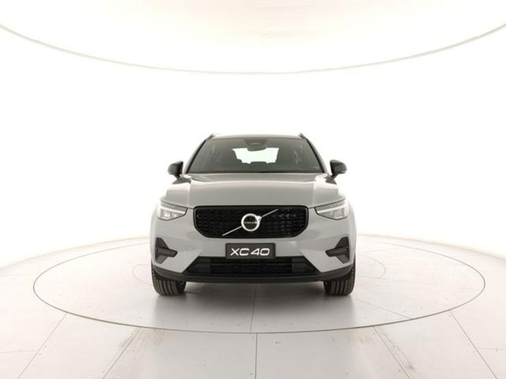 Volvo XC40 nuova a Modena (7)