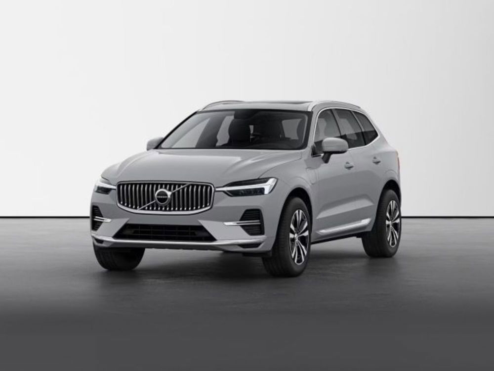 Volvo XC60 nuova a Modena (2)