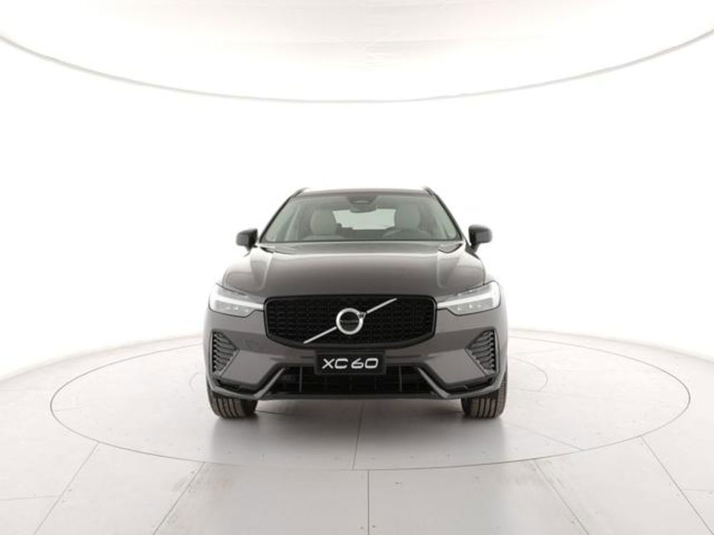 Volvo XC60 nuova a Modena (7)