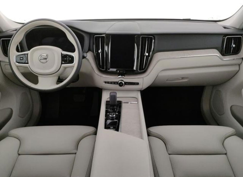 Volvo XC60 nuova a Modena (10)