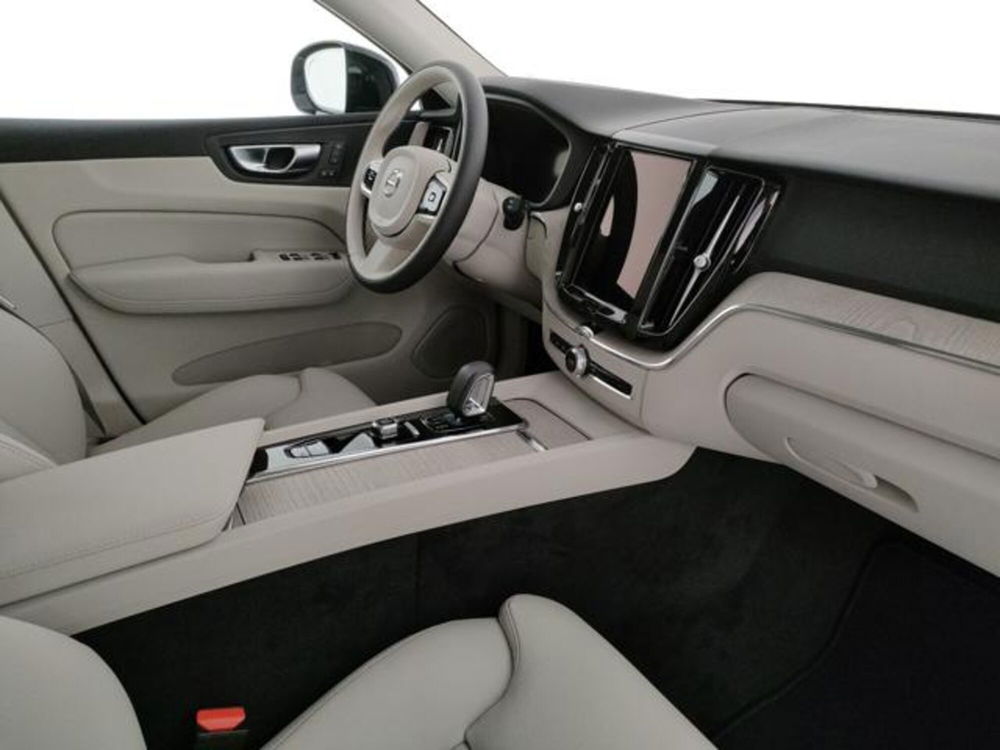 Volvo XC60 nuova a Modena (11)