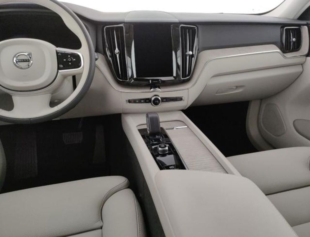 Volvo XC60 nuova a Modena (14)