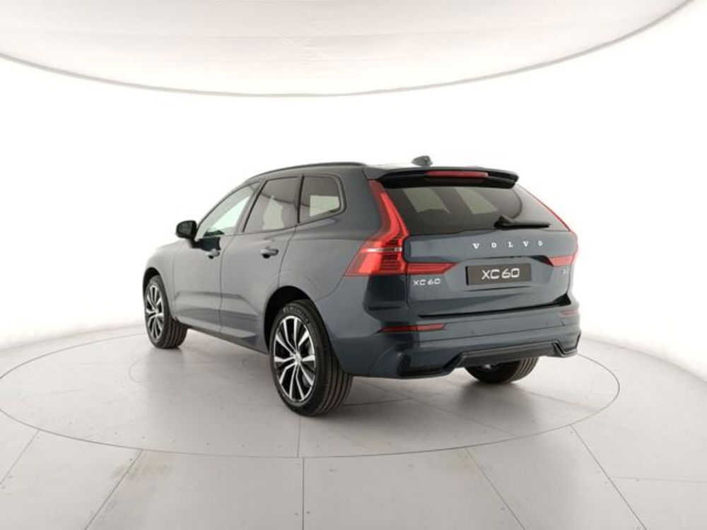 Volvo XC60 nuova a Modena (3)