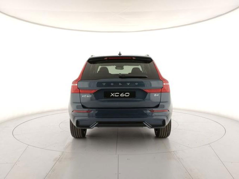 Volvo XC60 nuova a Modena (4)