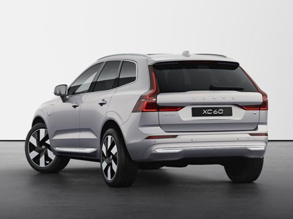 Volvo XC60 nuova a Modena (5)