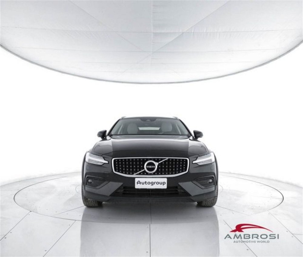 Volvo V60 Cross Country B4 (d) AWD Geartronic Business Pro Line del 2021 usata a Corciano (5)