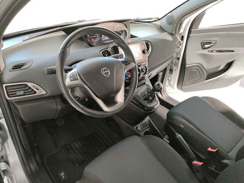 Lancia Ypsilon usata a Teramo (11)