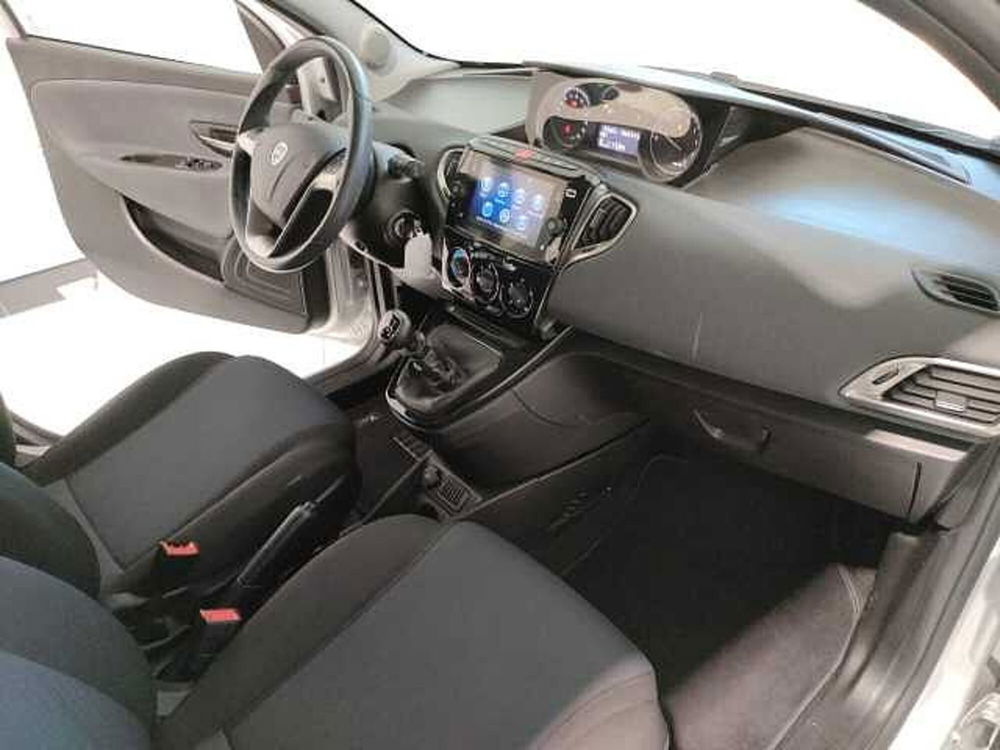 Lancia Ypsilon usata a Teramo (12)