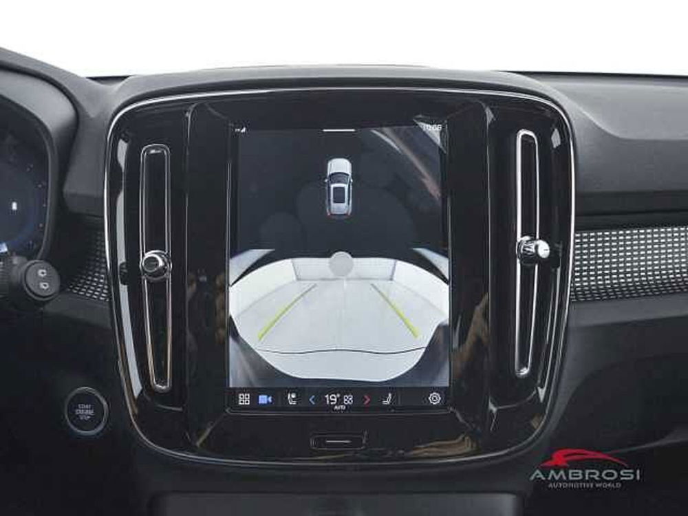 Volvo XC40 nuova a Perugia (16)