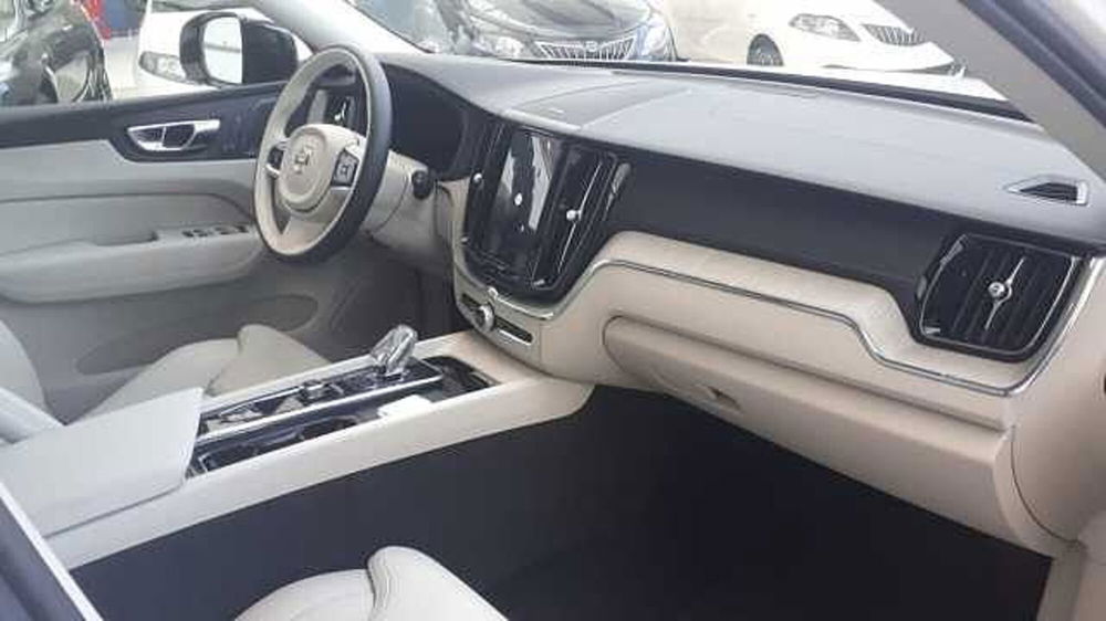 Volvo XC60 nuova a Milano (12)