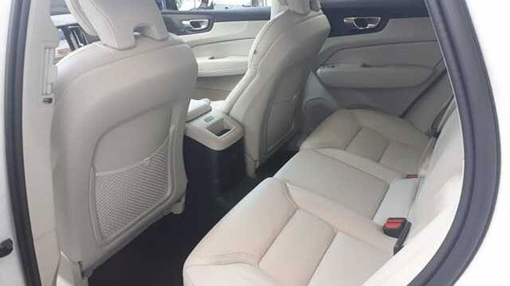 Volvo XC60 nuova a Milano (16)