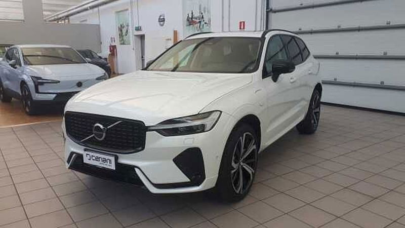 Volvo XC60 T6 Recharge AWD Plug-in Hybrid aut. Ultimate Dark del 2024 usata a Legnano