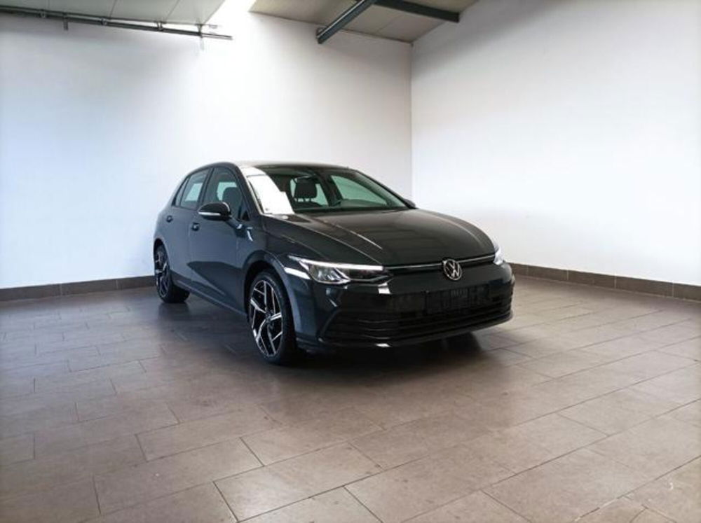 Volkswagen Golf 1.0 TSI EVO Life del 2022 usata a Magenta