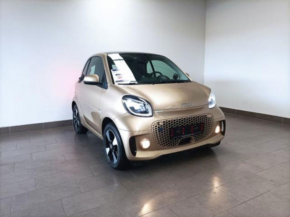 smart Fortwo EQ Passion Nightsky del 2022 usata a Magenta