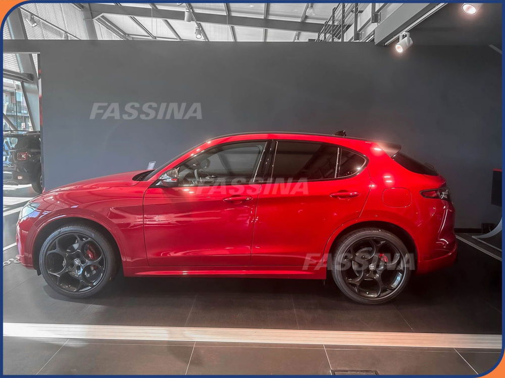 Alfa Romeo Stelvio nuova a Milano (4)