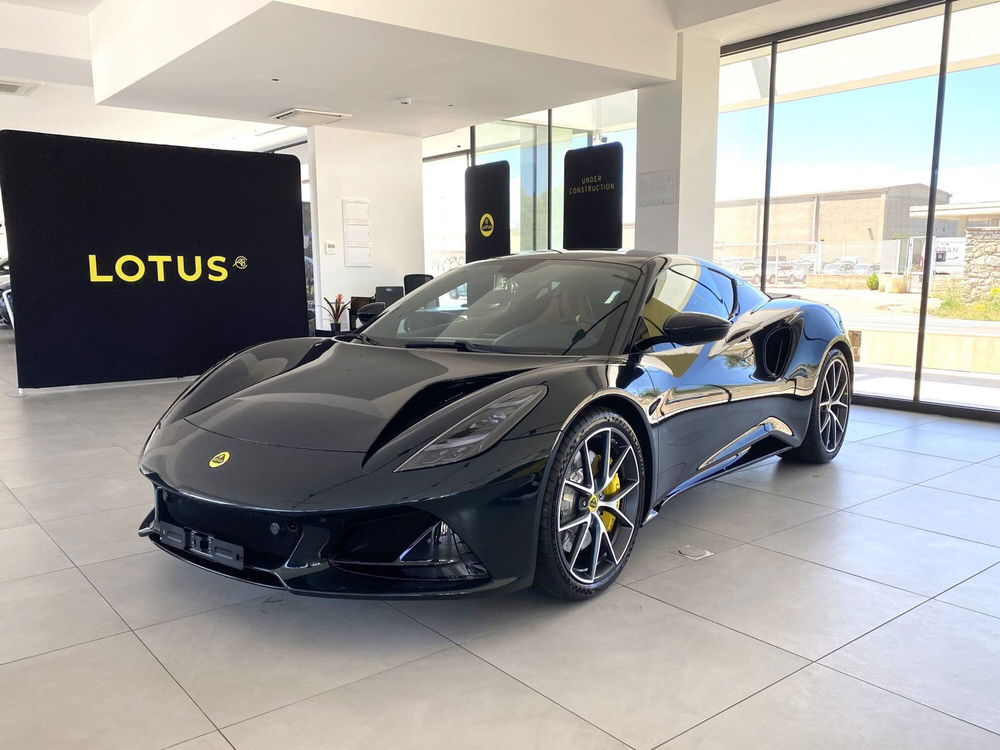 Lotus Emira nuova a Bari