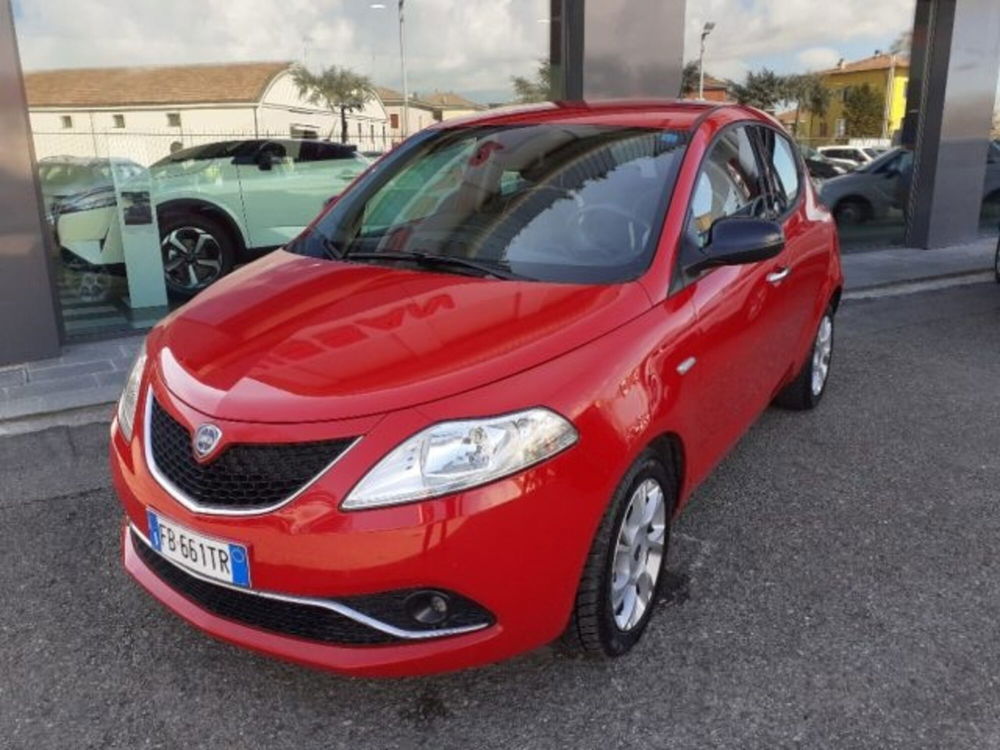 Lancia Ypsilon usata a Modena (2)