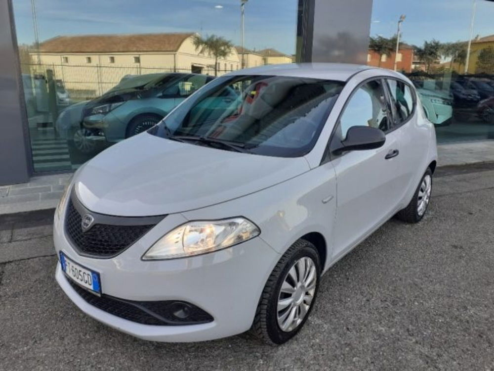 Lancia Ypsilon usata a Modena (2)