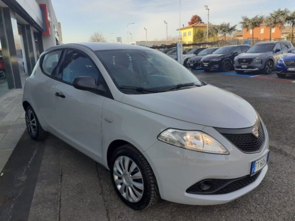 Lancia Ypsilon usata a Modena (4)