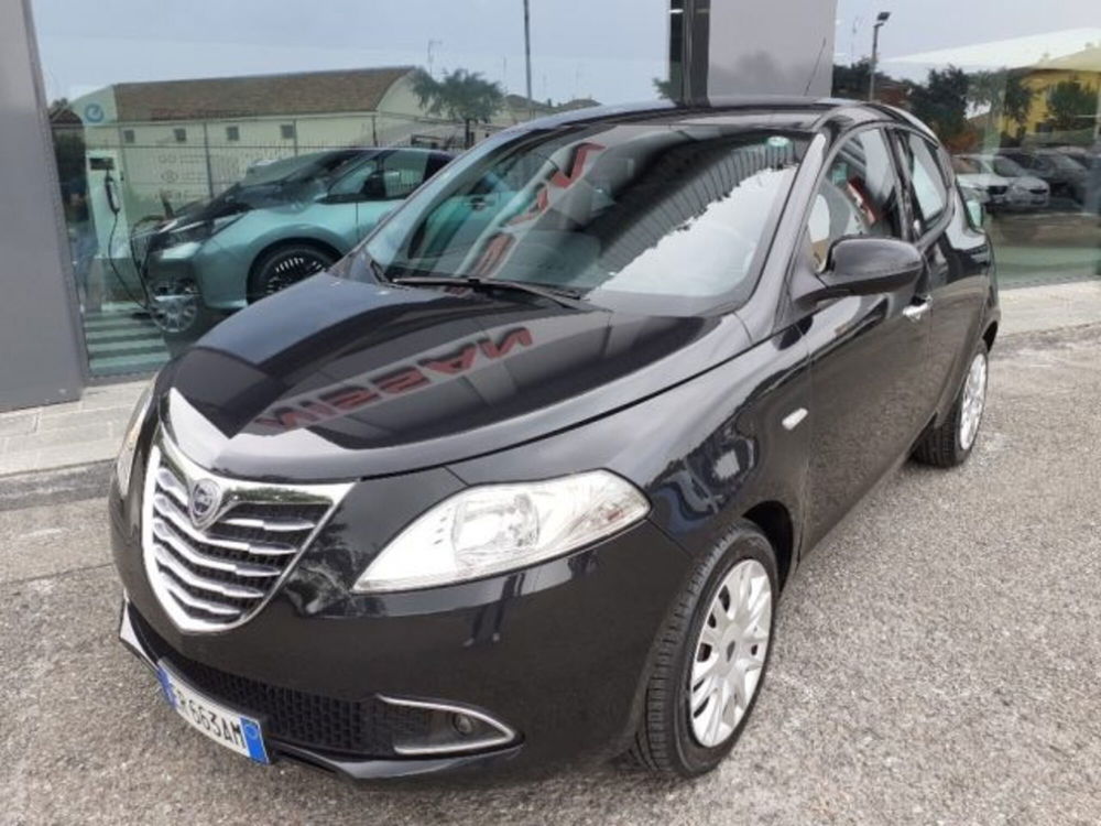 Lancia Ypsilon usata a Modena (2)