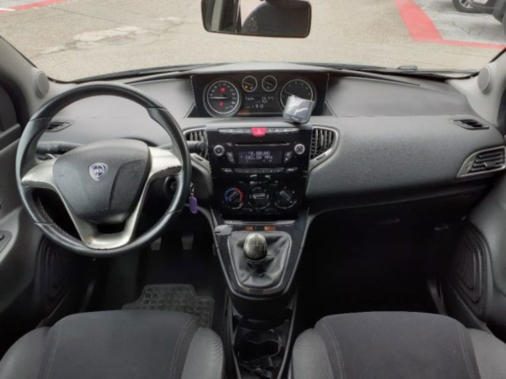 Lancia Ypsilon usata a Modena (8)