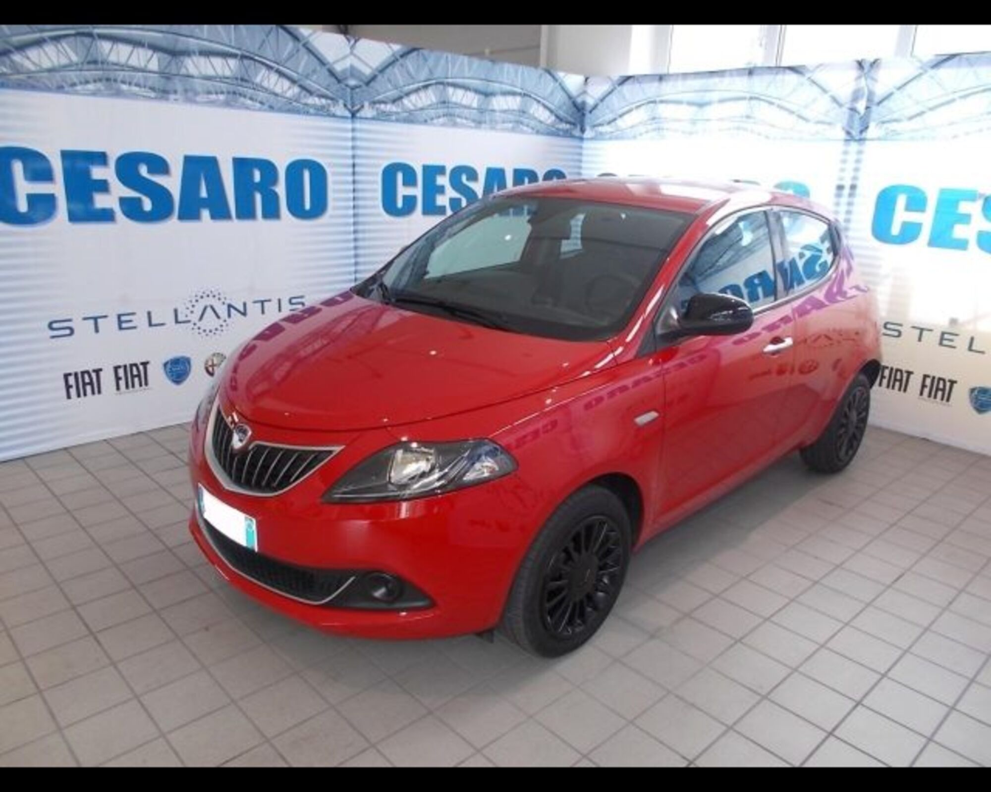 Lancia Ypsilon 1.0 FireFly 5 porte S&amp;S Hybrid Ecochic Silver  del 2021 usata a Pont Saint Martin