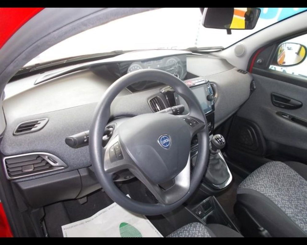 Lancia Ypsilon usata a Aosta (6)