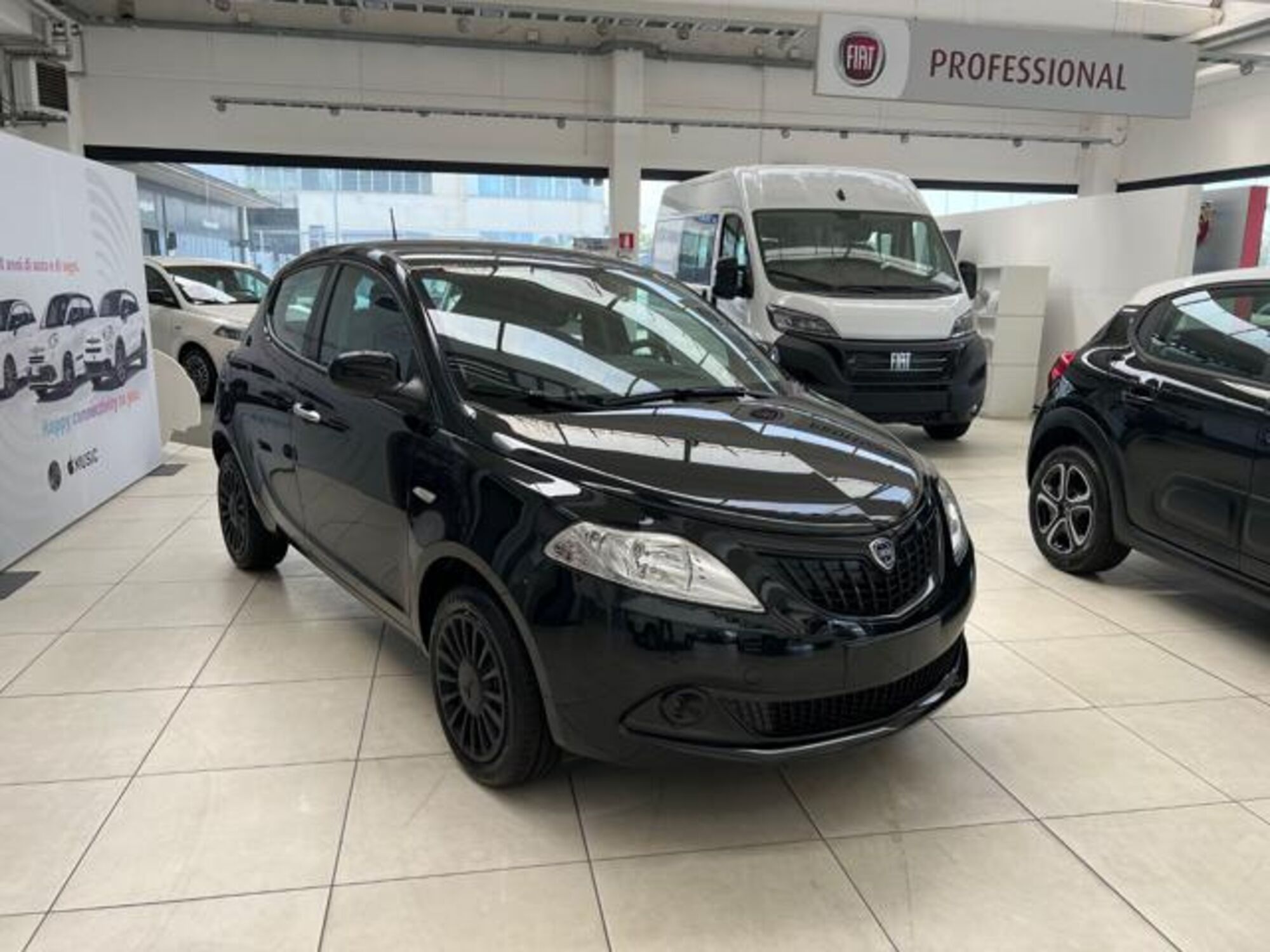 Lancia Ypsilon 1.0 FireFly 5 porte S&amp;S Hybrid Ecochic Silver  nuova a Vignola