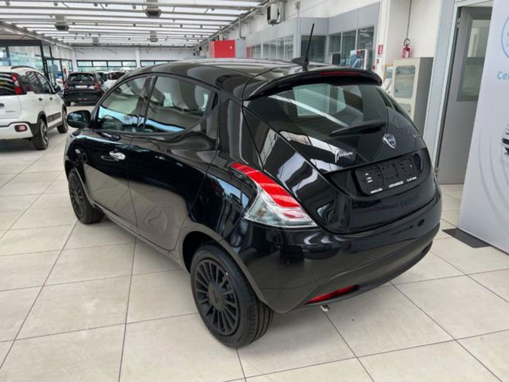 Lancia Ypsilon nuova a Modena (3)