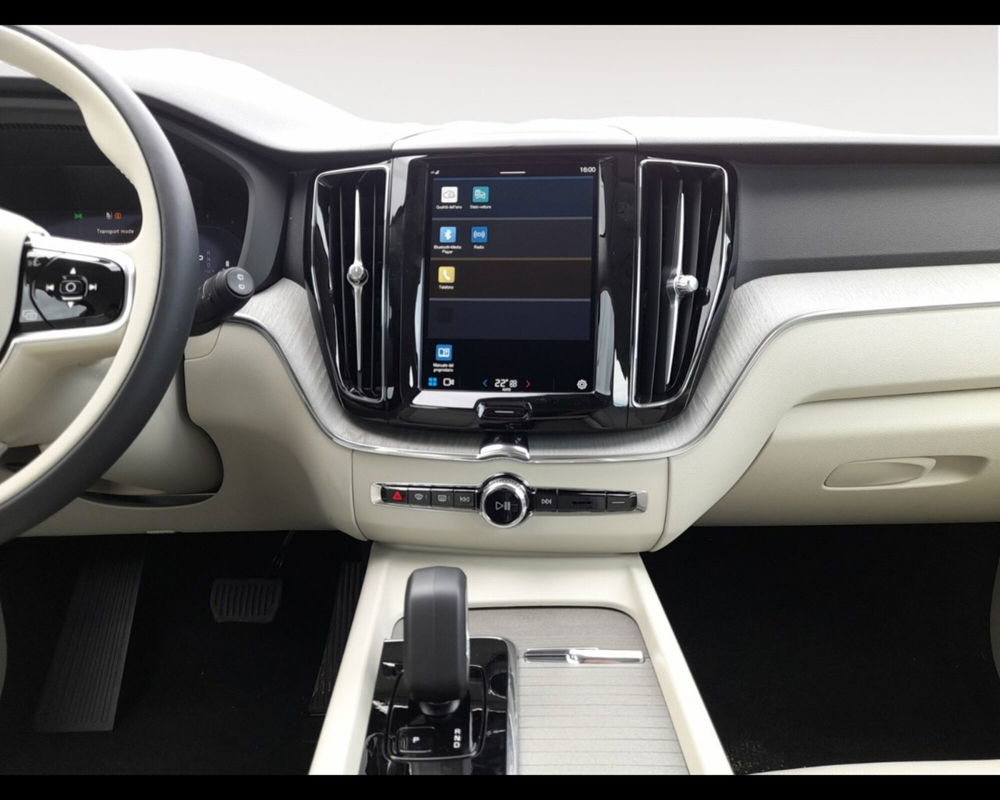 Volvo XC60 nuova a Ravenna (11)