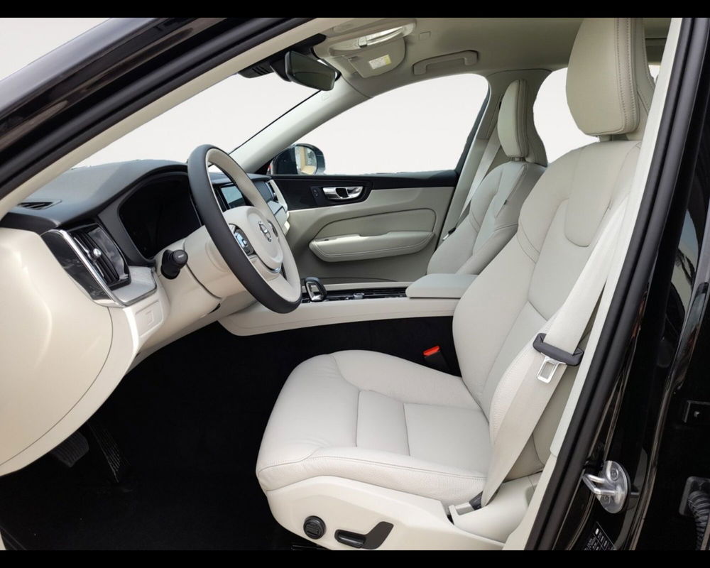 Volvo XC60 nuova a Ravenna (9)