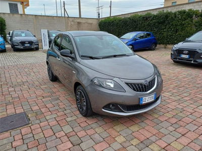 Lancia Ypsilon 1.0 FireFly 5 porte S&amp;S Hybrid Ecochic UnYca del 2021 usata a Bari