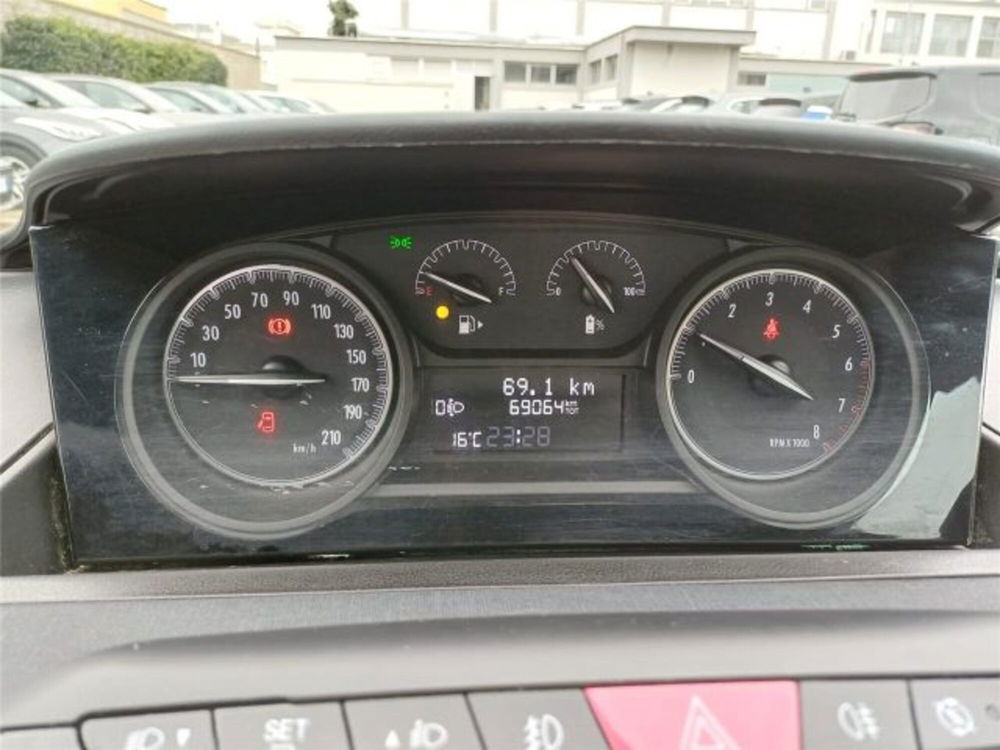 Lancia Ypsilon usata a Bari (16)